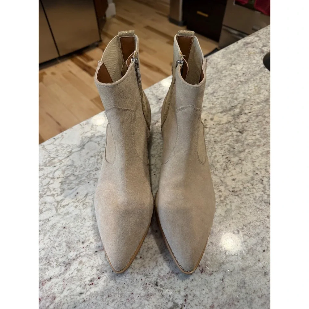 Donald Pliner Suede Pointed‎ Toe Chelsea Bootie Block Heel Beige Women's Size 10